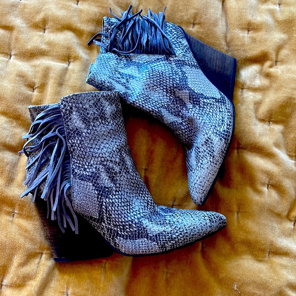 Isola genuine leather snake print Fringe ankle boots size 11 gray